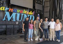 De izq. a dcha, los ediles Josué Hernández y Emily Quintana, el director artístico Nauzet Afonso, los cantantes Soraya Naoyin y Sharonne, y los también concejales Mencey Santana y Minerva Oliva.