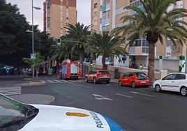 Dos heridos, uno de ellos grave, en el incendio de una vivienda la capital tinerfeña