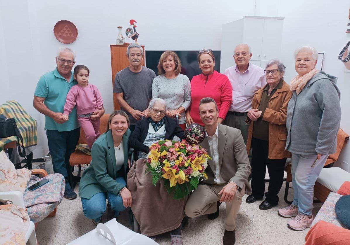 La aldeana Adela Godoy cumple 102 años