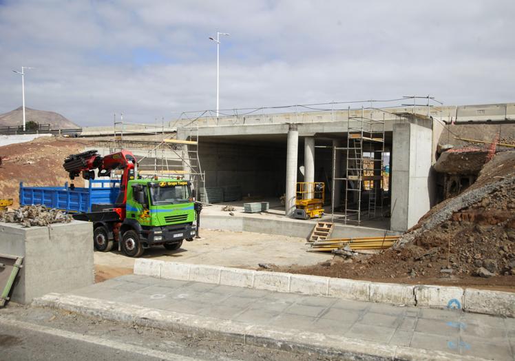 Segundo cajón del paso bajo la autovía, en Playa Honda.