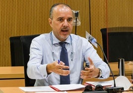 El policía investigado denuncia que Asuntos Internos «construyó falsedades» en su contra