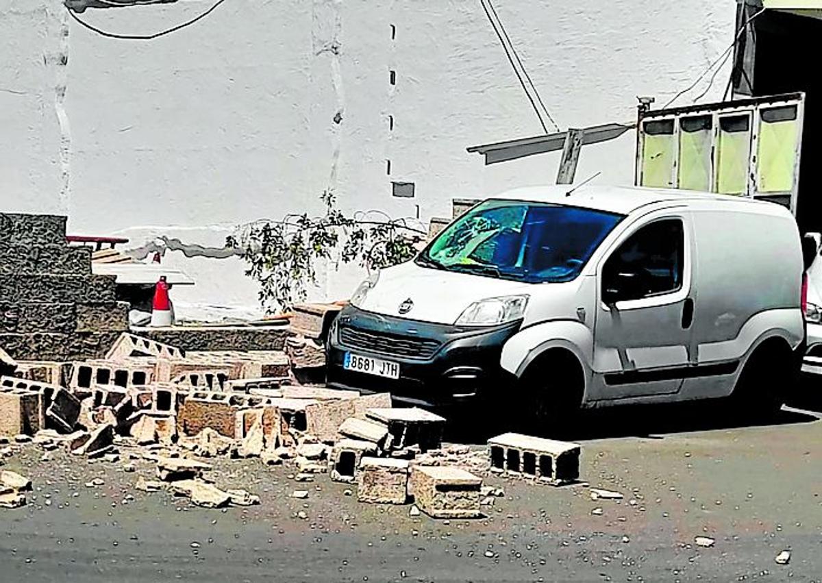 Imagen secundaria 1 - Instantáneas de distintas incidencias y consecuencias de la borrasca en Gran Canaria.