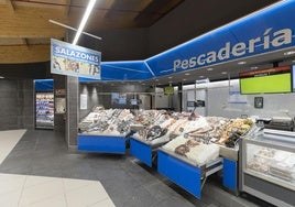 Sección de pescadería de un establecimiento HiperDino.
