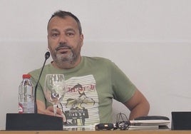 El poeta grancanario Pedro Flores.