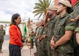 La ministra Margarita Robles visitó el acuartelamiento del Soria 9 en julio de 2023.