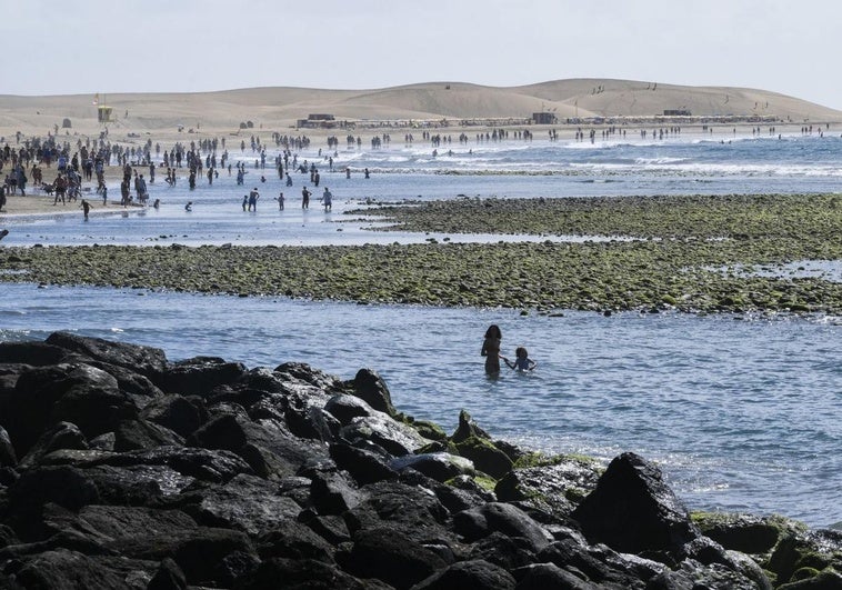Muere una mujer tras sufrir un ahogamiento en la playa de Maspalomas