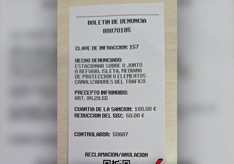 Falsas multas de 100 euros por estacionamiento para anunciar una hamburguesería