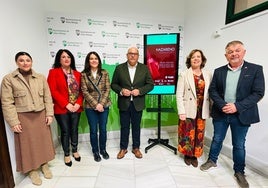Acto de presentación de la exposición, este lunes en el Ayuntamiento veleño.