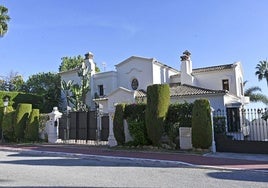 fachada de la mansión de Novak Djokovic en Sierra Blanca, en Marbella.