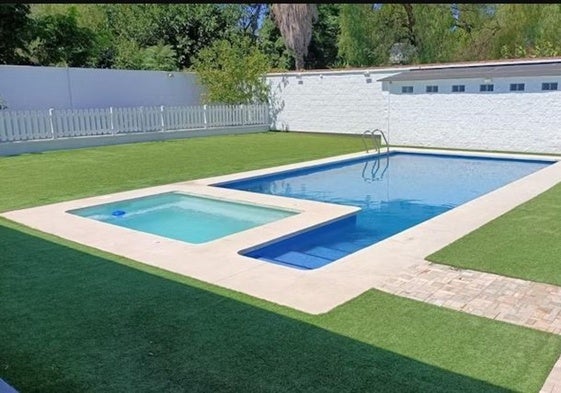 Una de las piscinas en alquiler en la provincia, en la zona de Churriana.