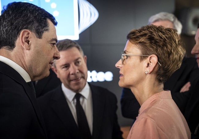 Los presidentes autonómicos Moreno (Andalucía), García Page (Castilla La Mancha) y Chivite (Navarra)