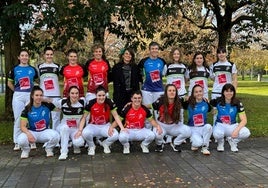Las pelotaris participantes en las dos categorías, en la presentación del Campeonato.