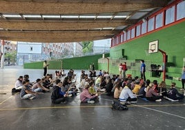 Los jóvenes durante el ensayo celebrado esta semana.