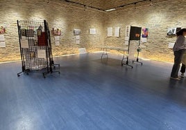 Exposición. Los colores y las formas, acompañadas de potentes mensajes, conforman una atractiva muestra.