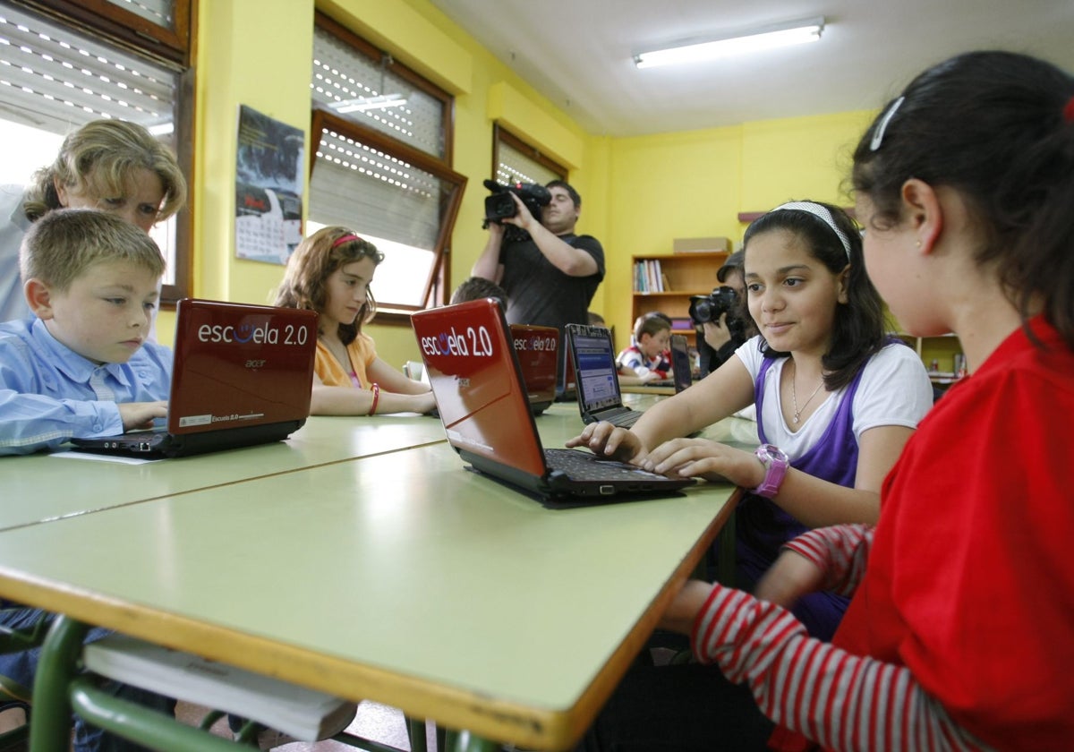 Asturias, entre las siete comunidades que revisa el uso de los dispositivos digitales en las aulas