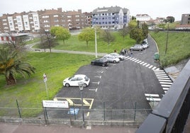 El nuevo aparcamiento de Tremañes, recién estrenado, junto al apeadero de la línea Gijón-Cudillero.