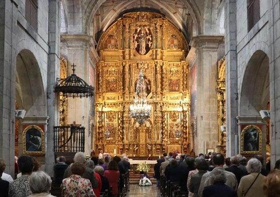 Interior de la Colegiata de Pravia.