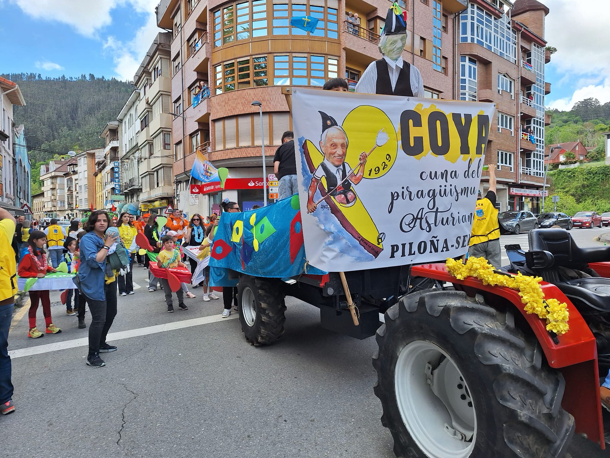 Infiesto, de fiesta con sus Piragües