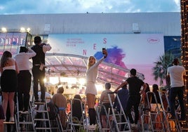 Fans y fotógrafos en la entrada de una de las sedes del Festival de Cannes.