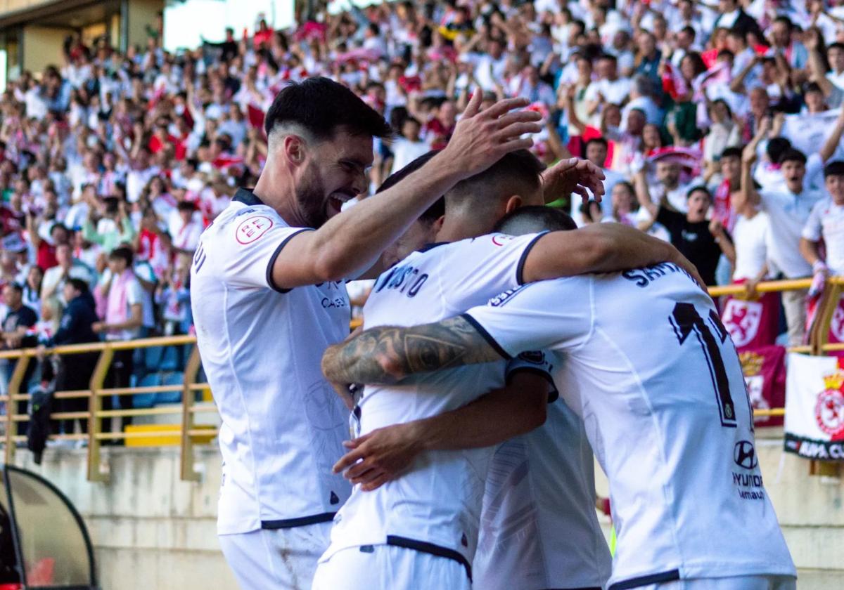 La temporada perfecta para la Cultural Leonesa culmina con ascenso a Segunda División