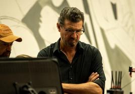 Julio Medem en el rodaje de 'Minotauro. Picasso y las mujeres del Guernica'.