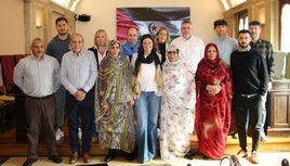 La ministra de RASD, Suelma Beiruk, junto a la alcaldesa de Durango, Mireia Elkoroiribe (PNV) y representantes de los consistorios de Iurreta, Abadiño y la Mancomunidad de Durangaldea y la ONG Río de Oro.