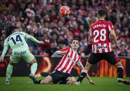Un momento del partido de ayer.