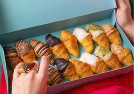 Los famosos 'manolitos' aterrizan en esta antigua tienda de música de Bilbao.