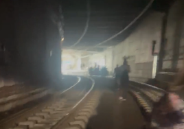 Desalojan a 50 personas por las vías en el tren a la altura de Matiko