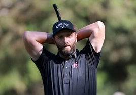 Rahm se lamenta tras fallar un putt en el LIV México, donde fue cuarto.