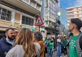 Más de 5.000 docentes se han manifestado este jueves en Santander.