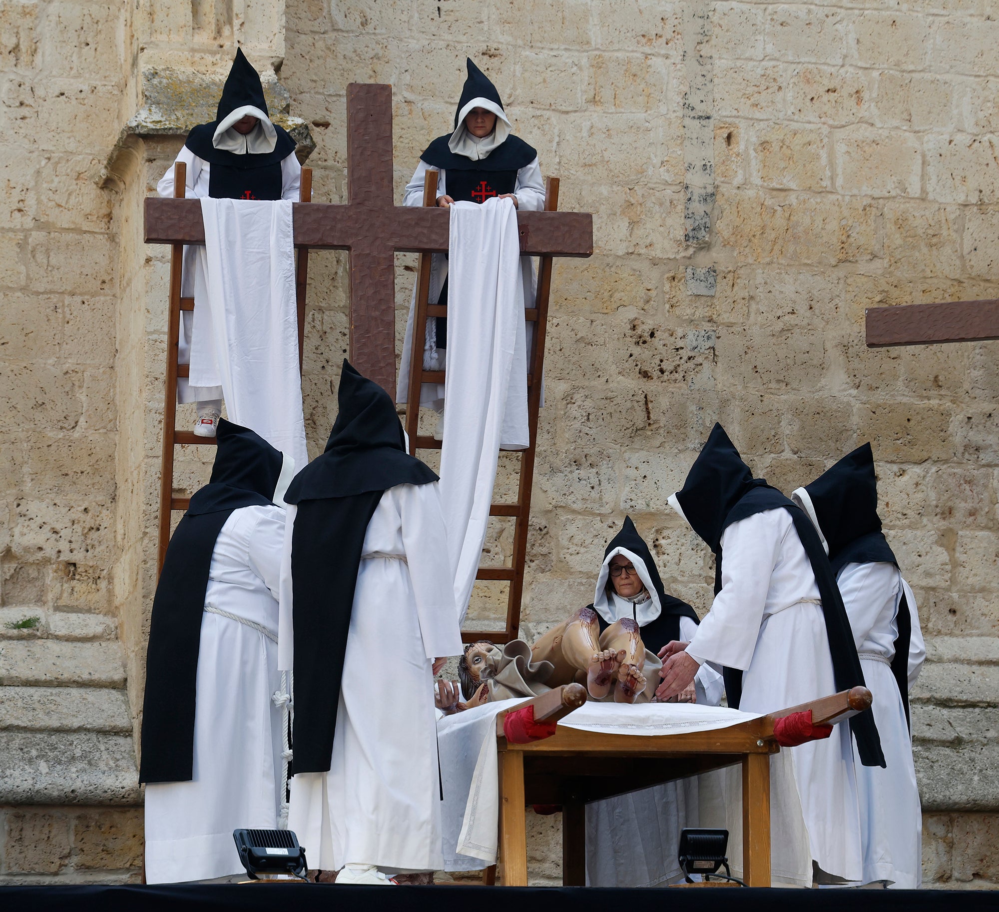 Función del Descendimiento en la plaza de la Inmaculada
