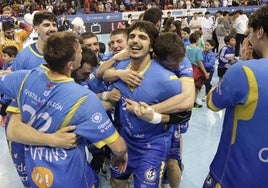 Pedro Martínez Ayres celebra el triunfo ante el Barça en Huerta del Rey.
