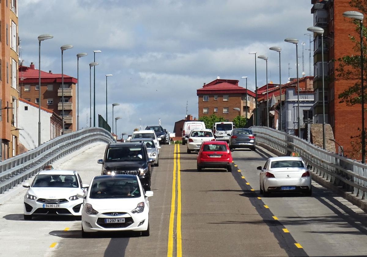 Los vehículos circulan desde esta mañana por los cuatro carriles del viaducto de Arco de Ladrillo.