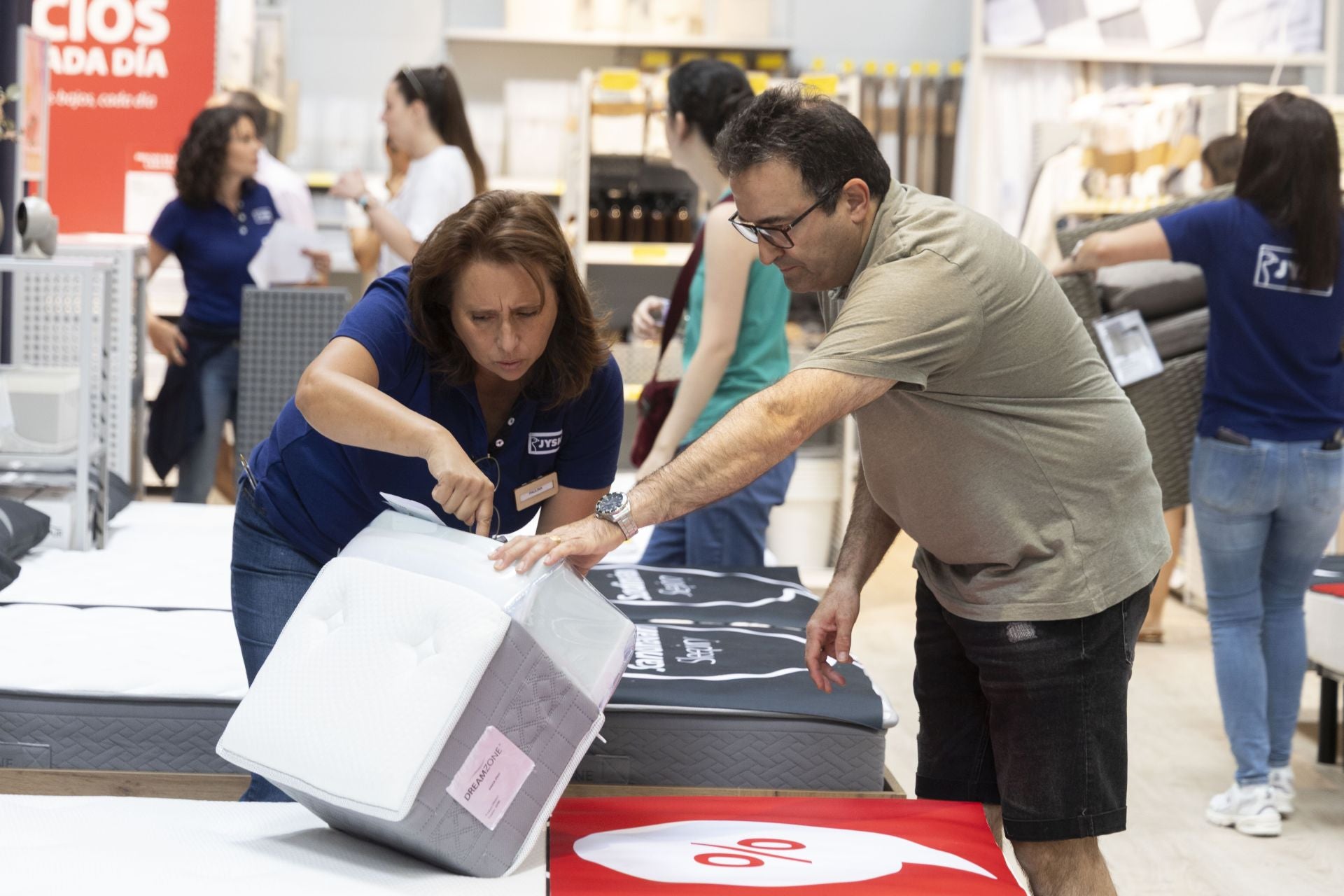 Las fotos de la inauguración de la tienda de la cadena Jysk en Valladolid
