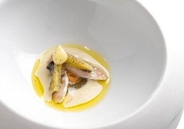 Kokotxas a la brasa con calçots asado