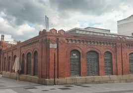 Esquina a la calle Félix Valverde Lillo del antiguo Mercado Calatrava.
