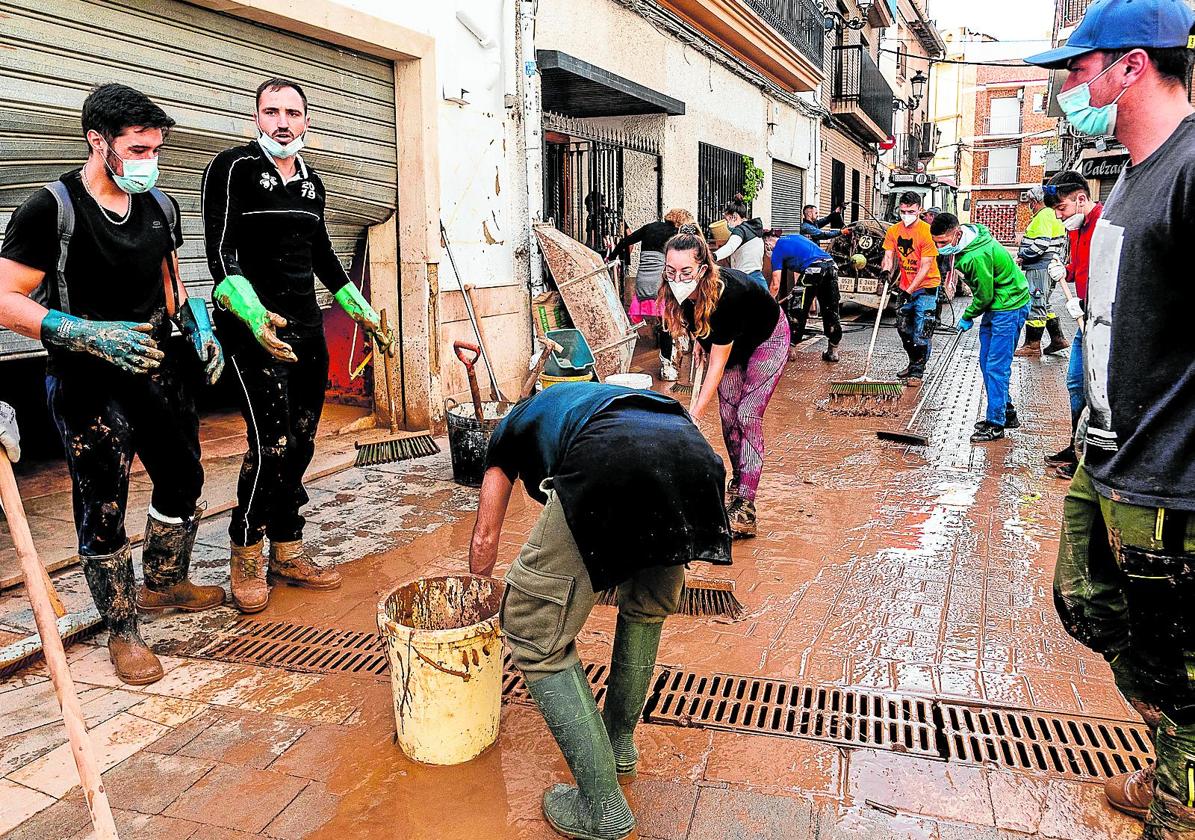 La DANA del 29 de octubre se alimentó de varias supertormentas y de once tornados