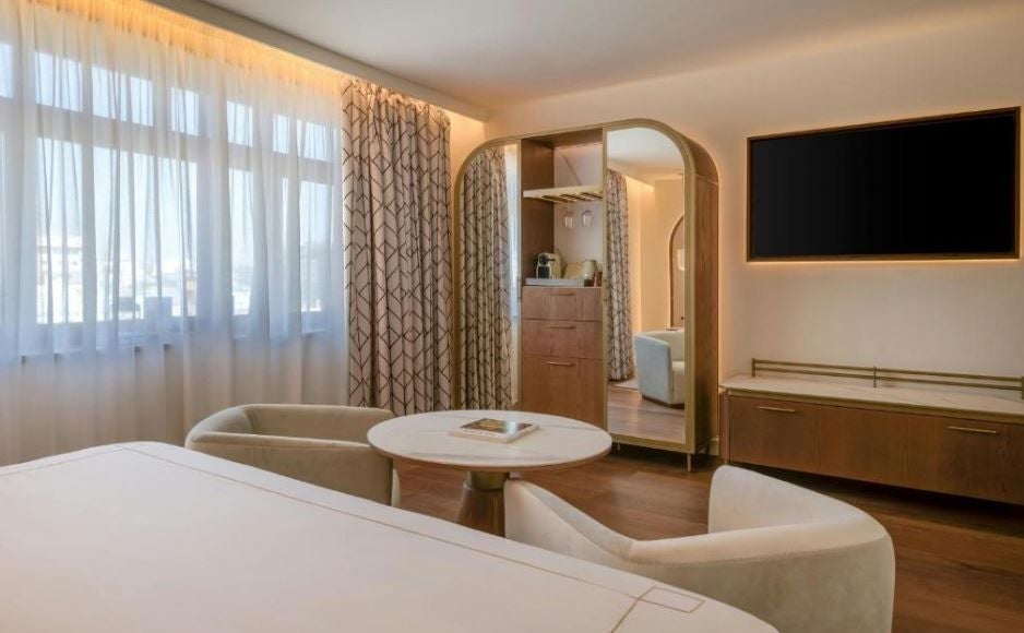 Fotos: Un hotel de 5 estrellas superior abre en el centro de Valencia
