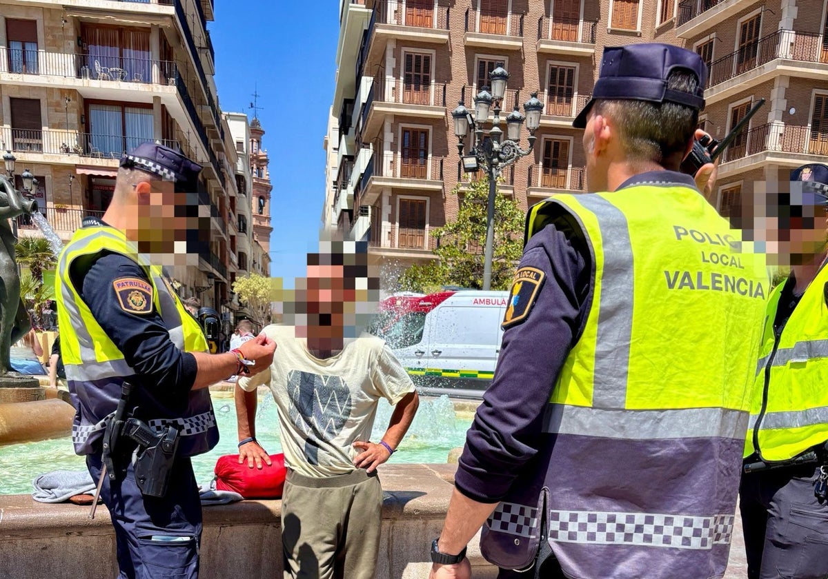 El juez acuerda prisión provisional para el hombre que clavó un cuchillo en la nuca a una turista italiana en el centro de Valencia