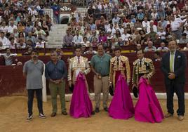 Rubén Juan Serna, Chema Serrano, Fernando Adrián, el ganadero Javier Núñez, Jorge Martínez, Rafaelillo y Juan Antonio de Heras.