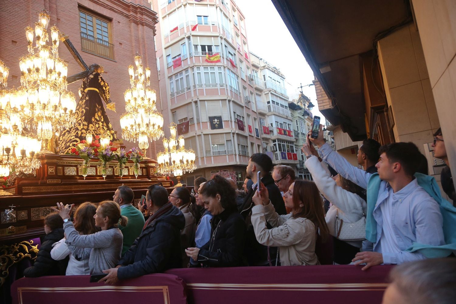 La procesión del Santo Entierro en Cartagena, en imágenes