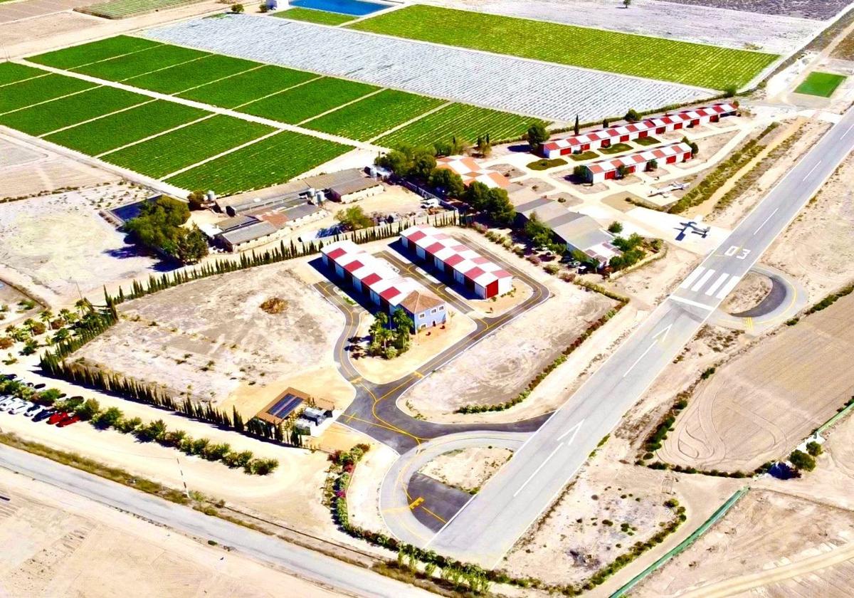 Fallece un guardia civil cuando practicaba paracaidismo en el aeródromo de Totana