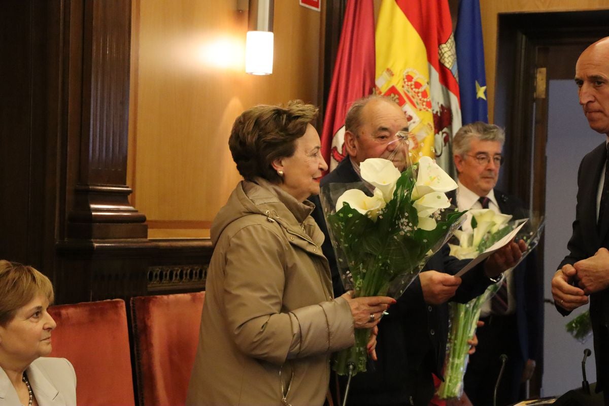 Homenaje a las parejas leonesas que han cumplido 50 y 60 años de casados