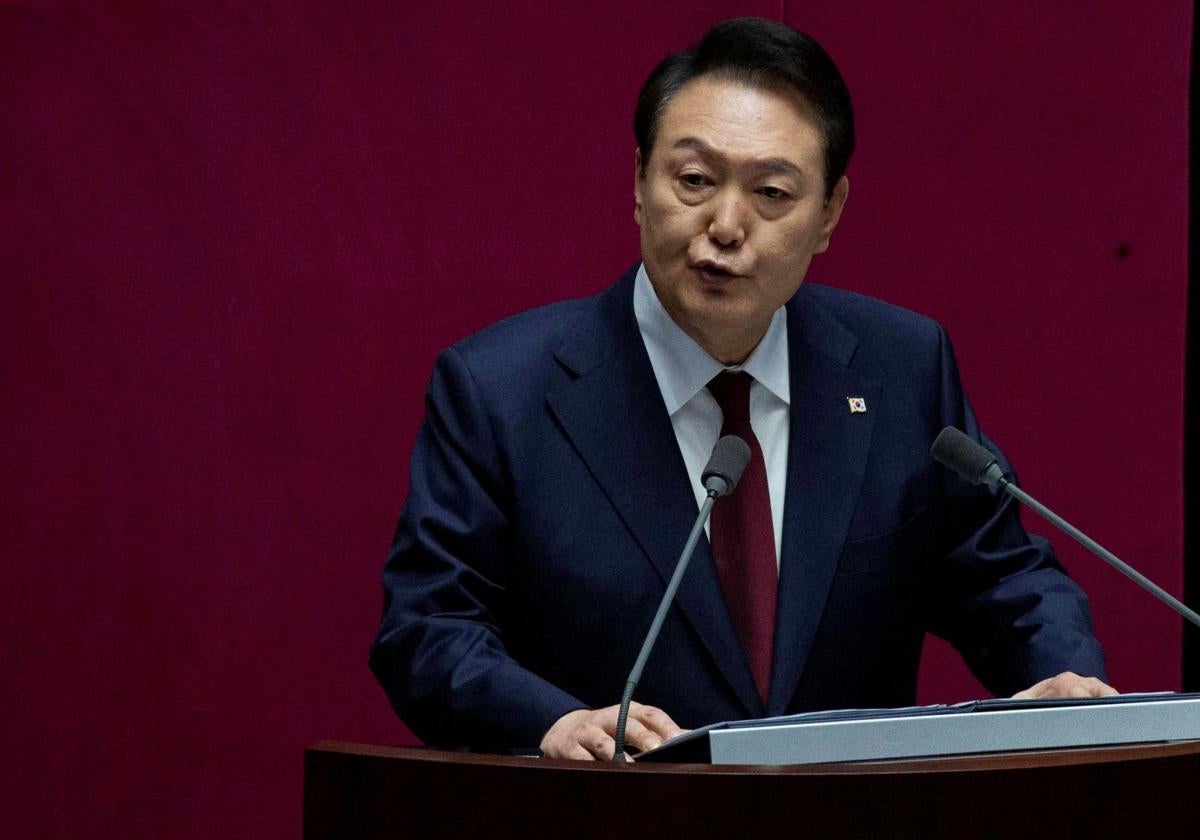 El presidente surcoreano se aferra al poder pese a estar cada vez más solo
