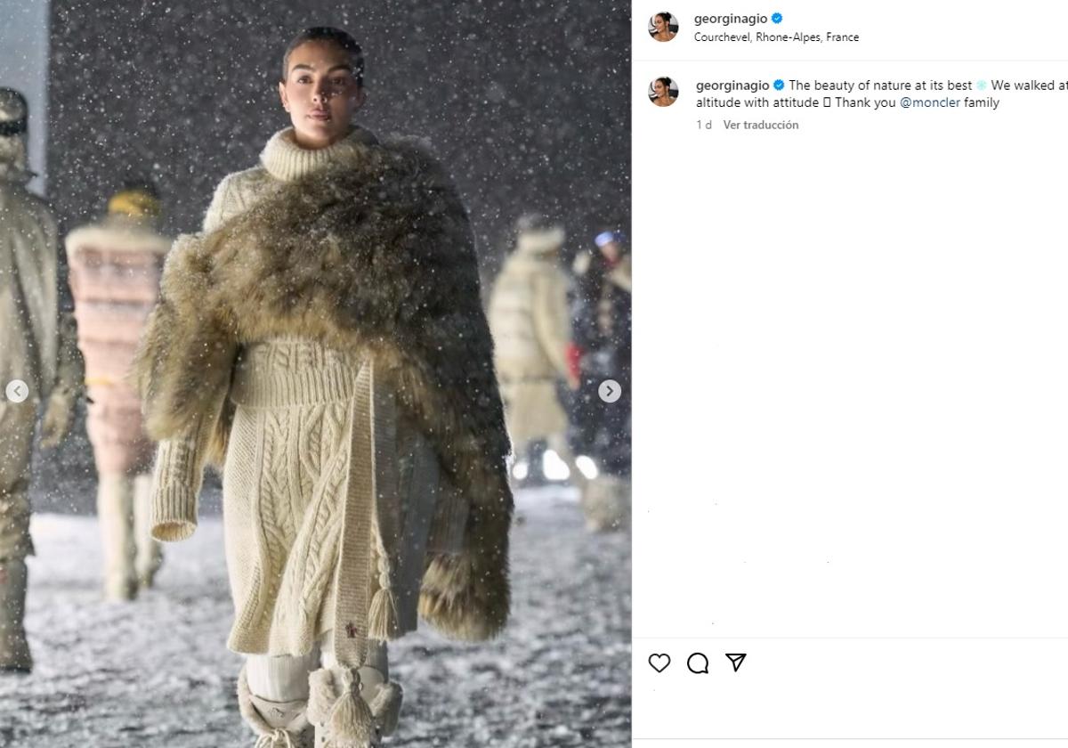 Georgina Rodríguez desfila con Adriana Lima y Jon Kortajarena en una pista de aterrizaje de los Alpes