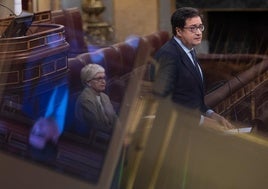 Óscar López en la tribuna del Congreso de los Diputados.