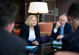 Los ministros de Interior de Alemania, Nancy Faeseer, y Austria, Gerhard Karner, en un hotel de Jordania informan a sus equipos de la suspensión del viaje a Damasco.
