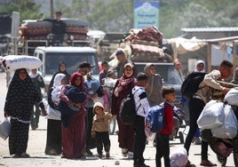 Los palestinos evacúan Rafah, la principal ciudad del sur de la Franja de Gaza.