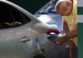 Llenar el depósito cada vez cuesta más y por eso hay que evitar un consumo extraordinario